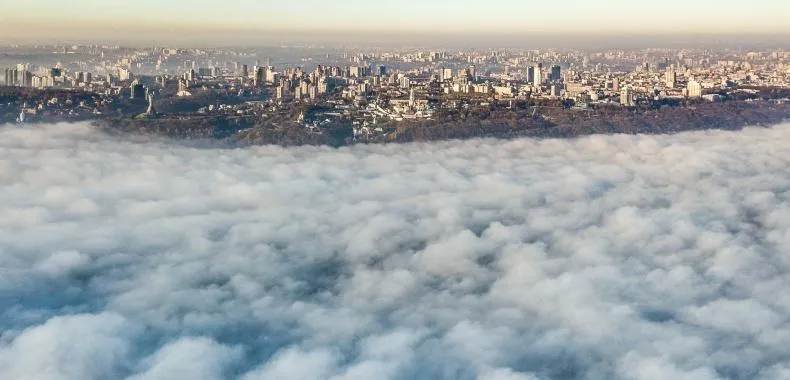 Київ охопило туманом