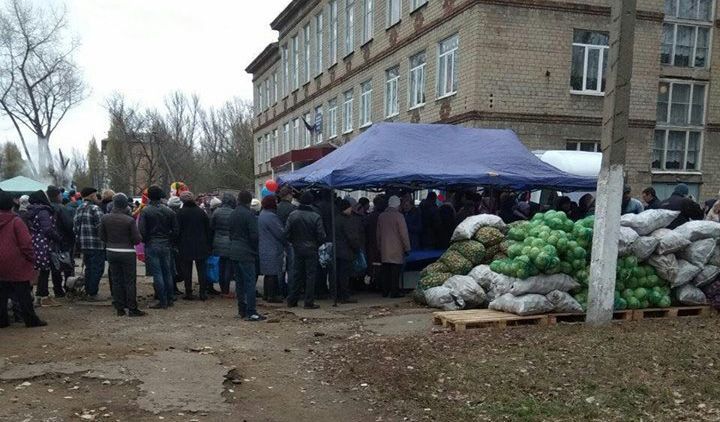 Псевдовибори на Донбасі проходять "у кращих традиціях СРСР": промовисті фото