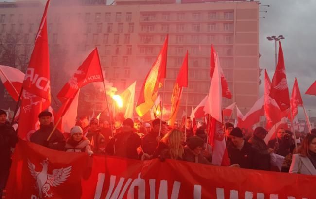 "Нет фашизму" против "Польша для поляков": как прошел Марш ко Дню независимости в Польше "Нет фашизму" против "Польша для поляков": как прошел Марш ко Дню независимости в Польше