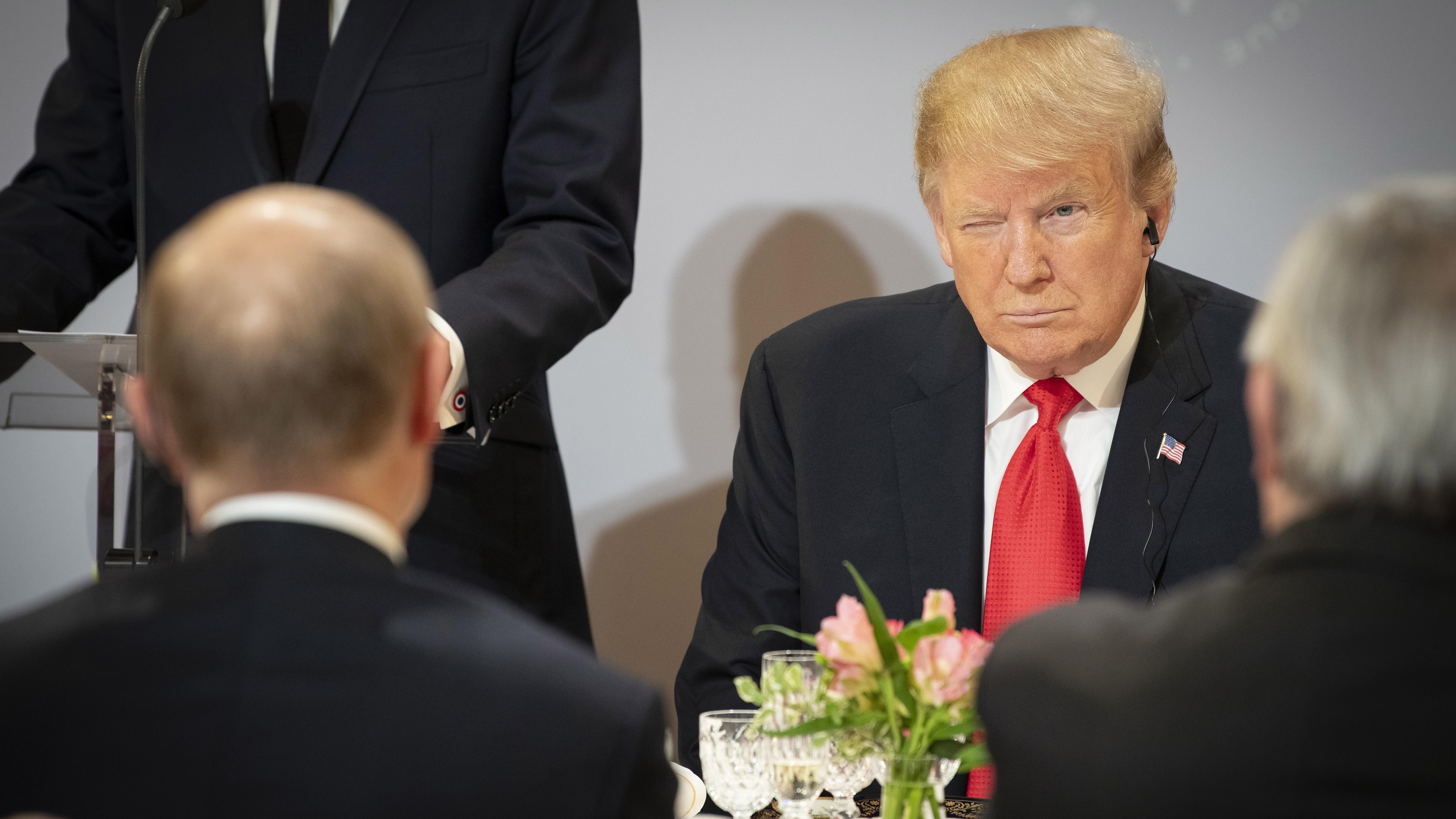 Трамп и Путин все же поговорили в Париже: какой вышла встреча президентов