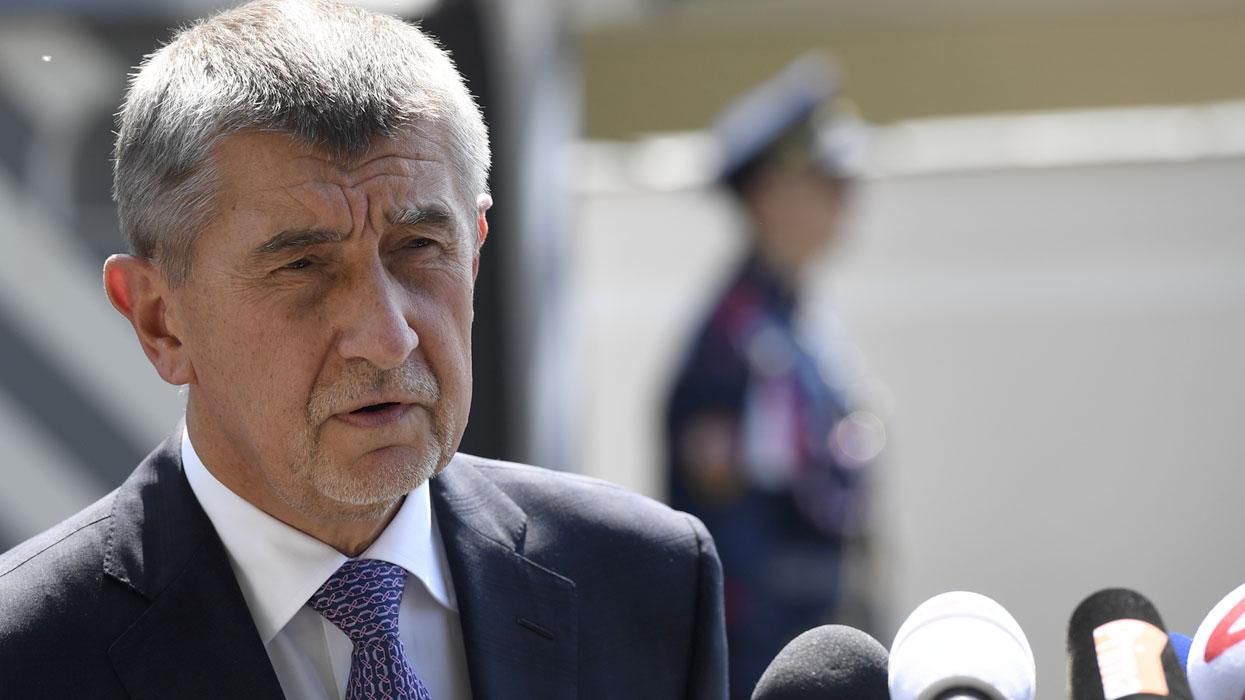 Чехія запропонувала витрачати гроші з військових бюджетів на допомогу бідним Чехія запропонувала витрачати гроші з військових бюджетів на допомогу бідним