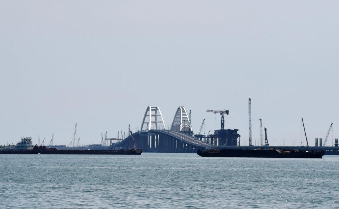 Оккупанты завершили один из основных этапов строительства Крымского моста: фото