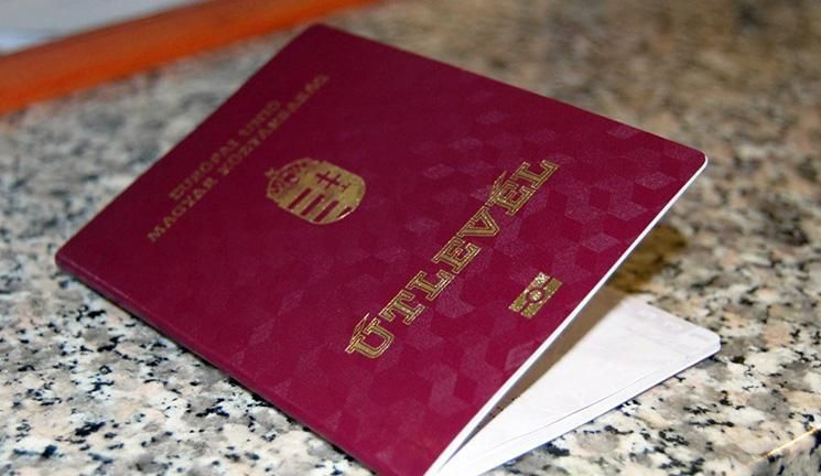 Угорщина досі роздає свої паспорти закарпатцям: Москаль розповів обурливі деталі
