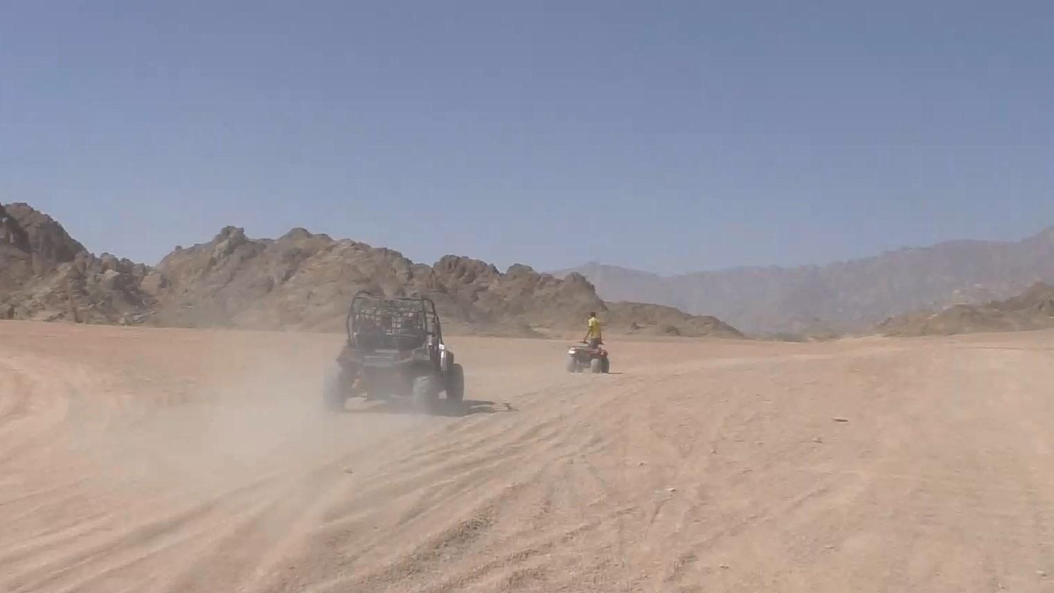 "Слава Україні!" у Сахарі: як бедуїни зароблять на туристах "Слава Україні!" у Сахарі: як бедуїни зароблять на туристах