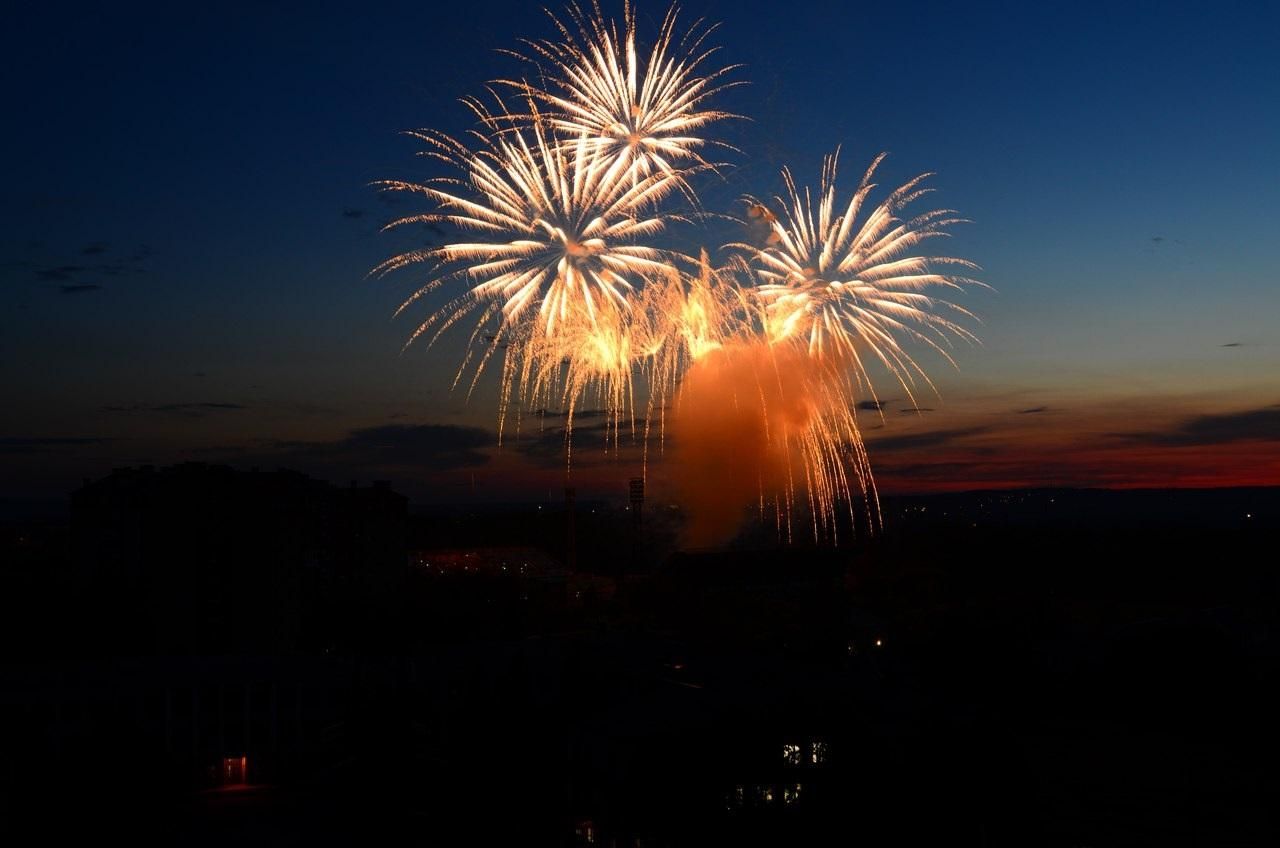 Як бойовики з феєрверками та обстрілами відсвяткували псевдовибори: репортаж з передової Як бойовики з феєрверками та обстрілами відсвяткували псевдовибори: репортаж з передової