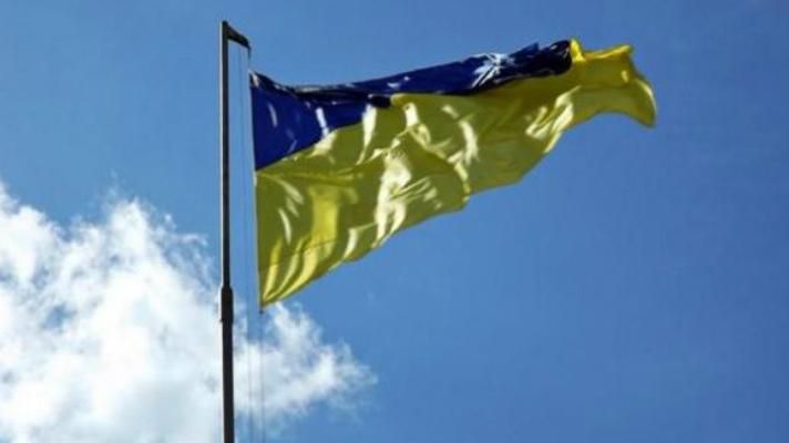 У Тернополі вандали зірвали прапори з могил бійців АТО У Тернополі вандали зірвали прапори з могил бійців АТО