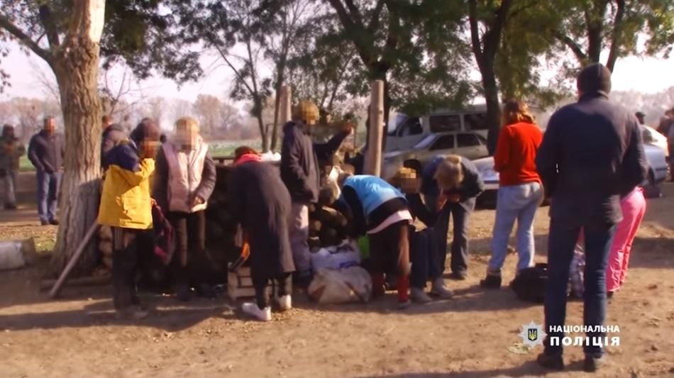 Под Одессой полиция освободила из рабства около 100 человек Под Одессой полиция освободила из рабства около 100 человек