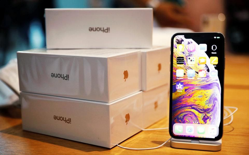 Мужчина рассчитался за iPhone Xs ванной с копейками Мужчина рассчитался за iPhone Xs ванной с копейками