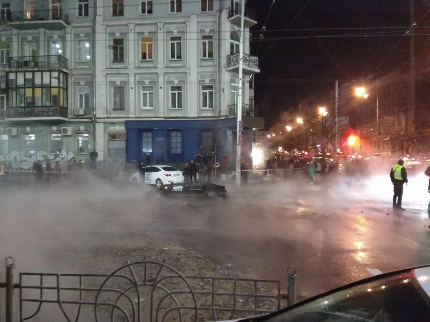 Київ прорвало трубу заливає центр
