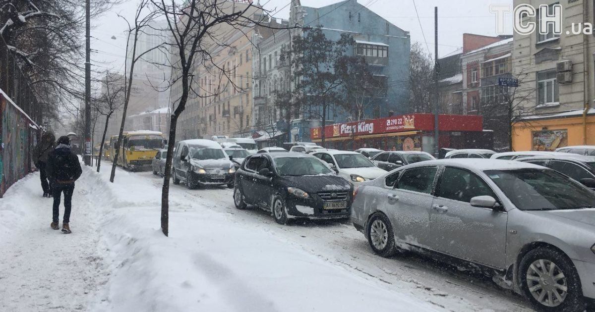 Перший сніг у столиці: як відреагували кияни 