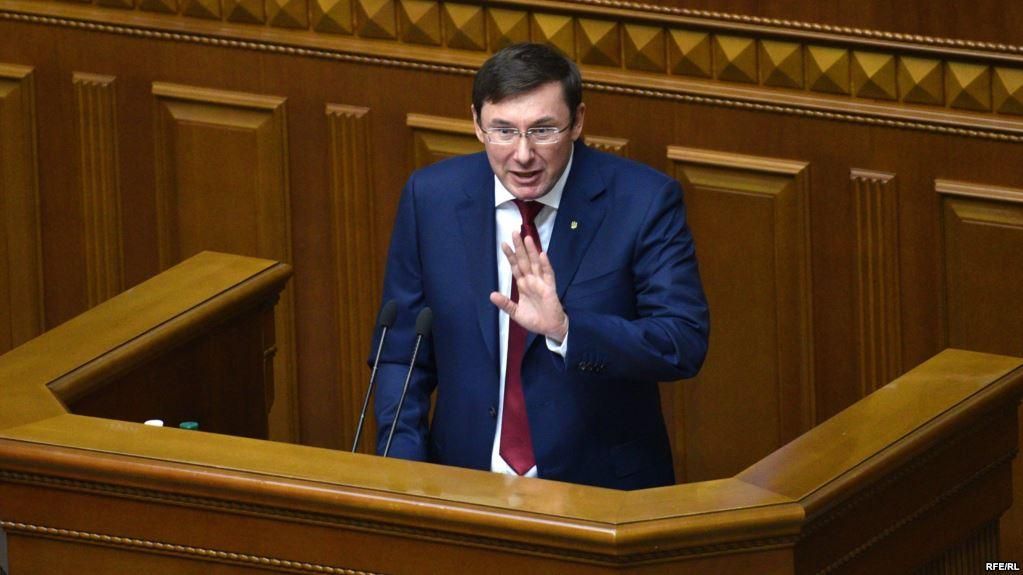 "Управління державою – це не цирк": для чого Луценку скандал у Раді "Управління державою – це не цирк": для чого Луценку скандал у Раді