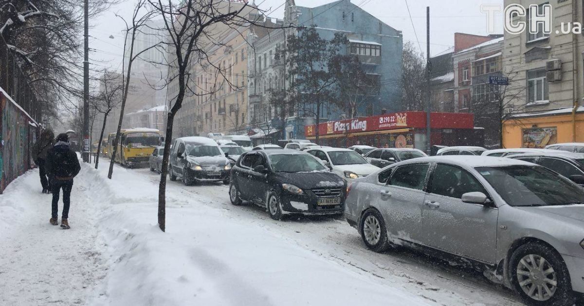 Первый снег в столице: как отреагировали киевляне