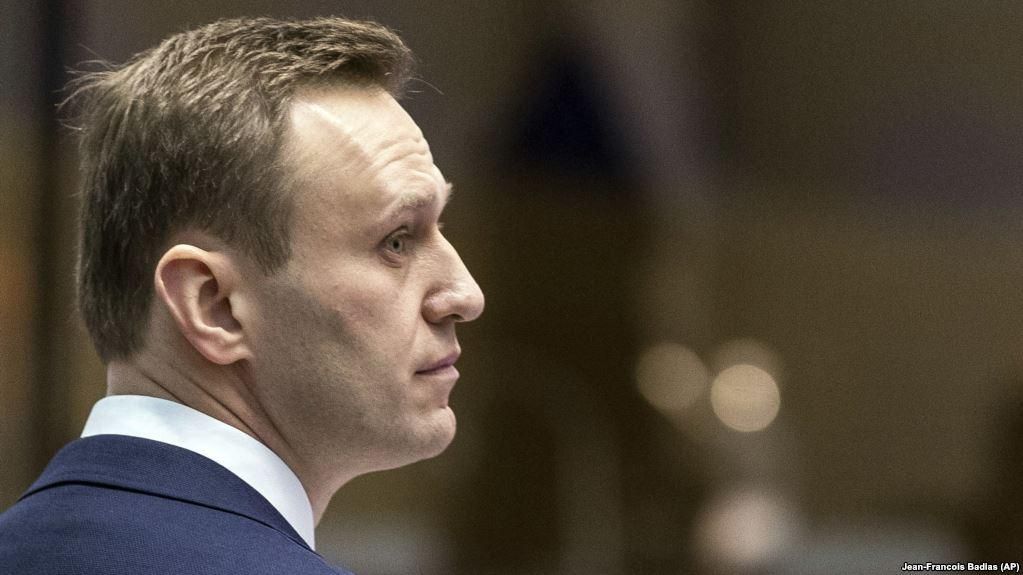 Навальный не мог покинуть территорию РФ : комментарии политика в социальных сетях