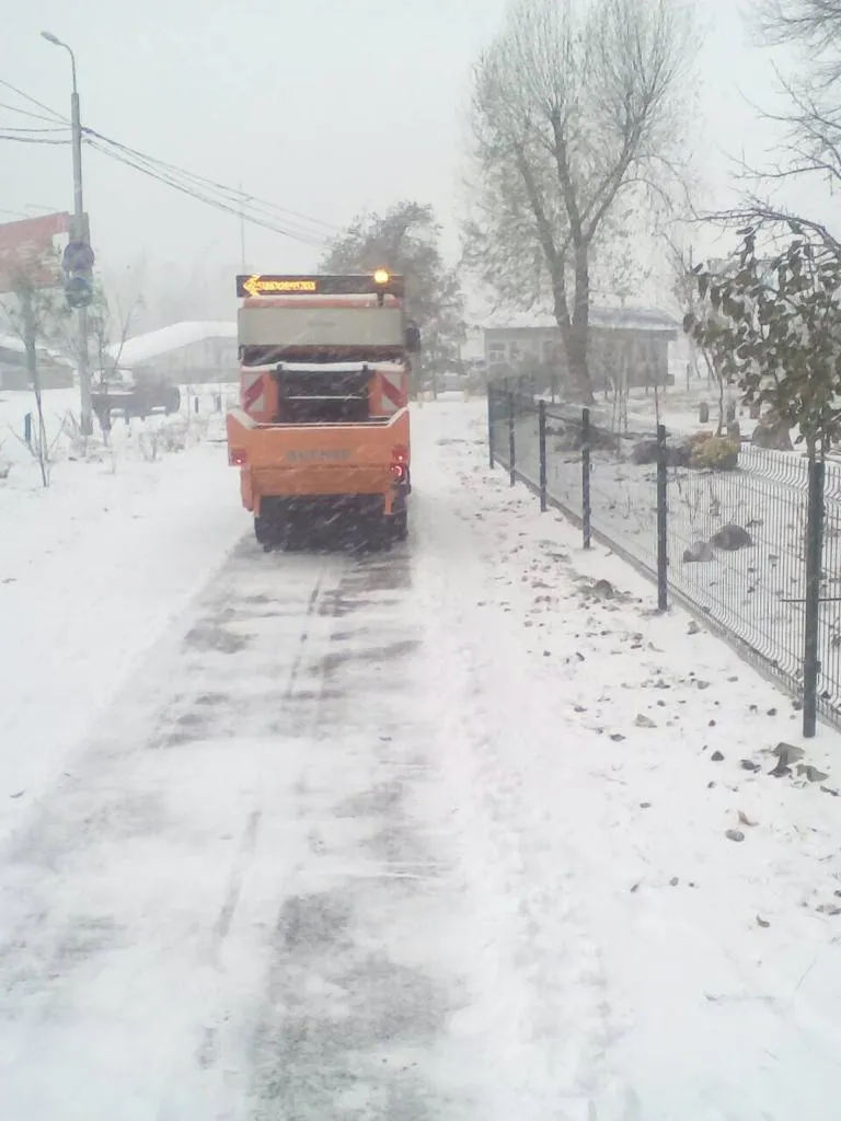 Прибирання снігу в Києві Прибирання снігу в Києві