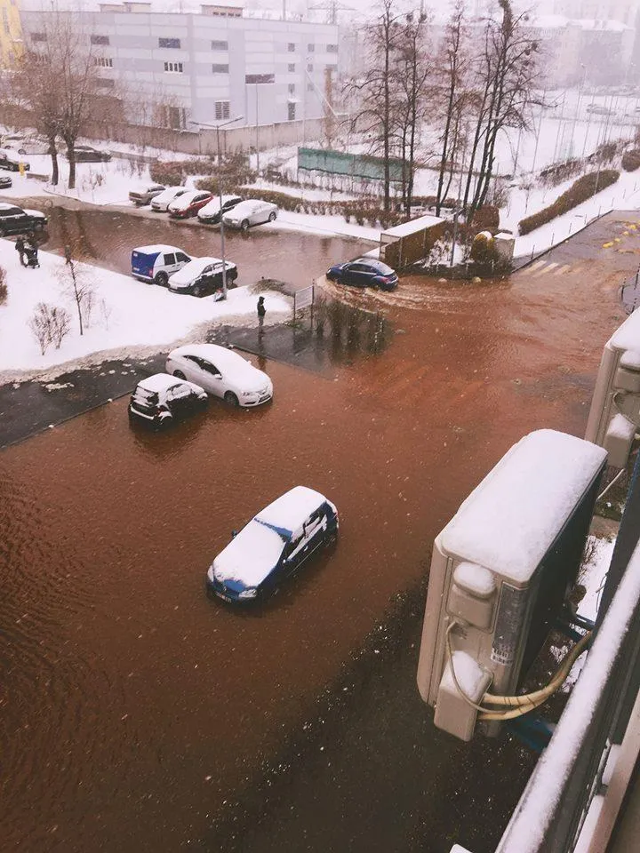 Київ прорвало трубу Київ прорвало трубу