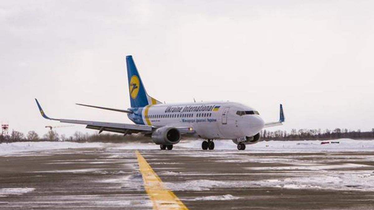 Сніг у Києві: як працюють столичні аеропорти Сніг у Києві: як працюють столичні аеропорти