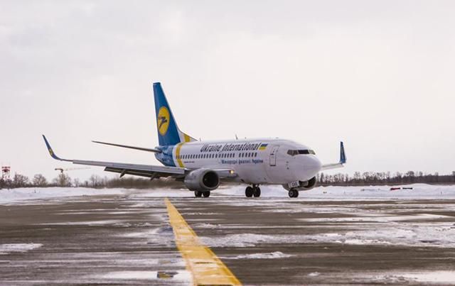 Снег в Киеве: как работают столичные аэропорты