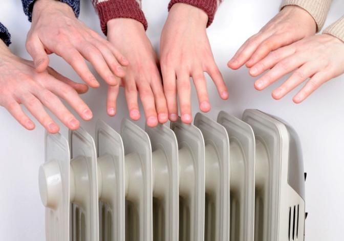 Город Смела без отопления: люди вышли на протест под Кабинет Министров Город Смела без отопления: люди вышли на протест под Кабинет Министров