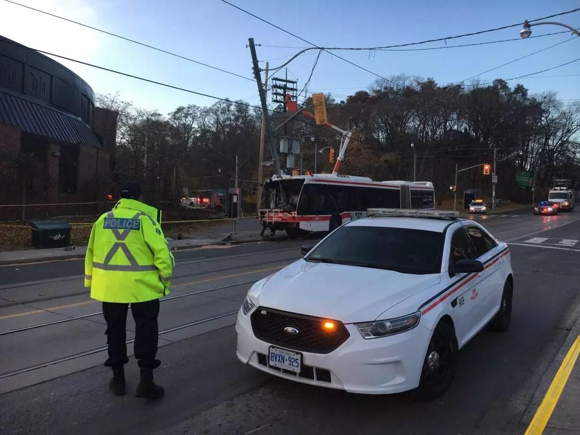 Авария с пассажирским автобусом в Канаде: много пострадавших Авария с пассажирским автобусом в Канаде: много пострадавших