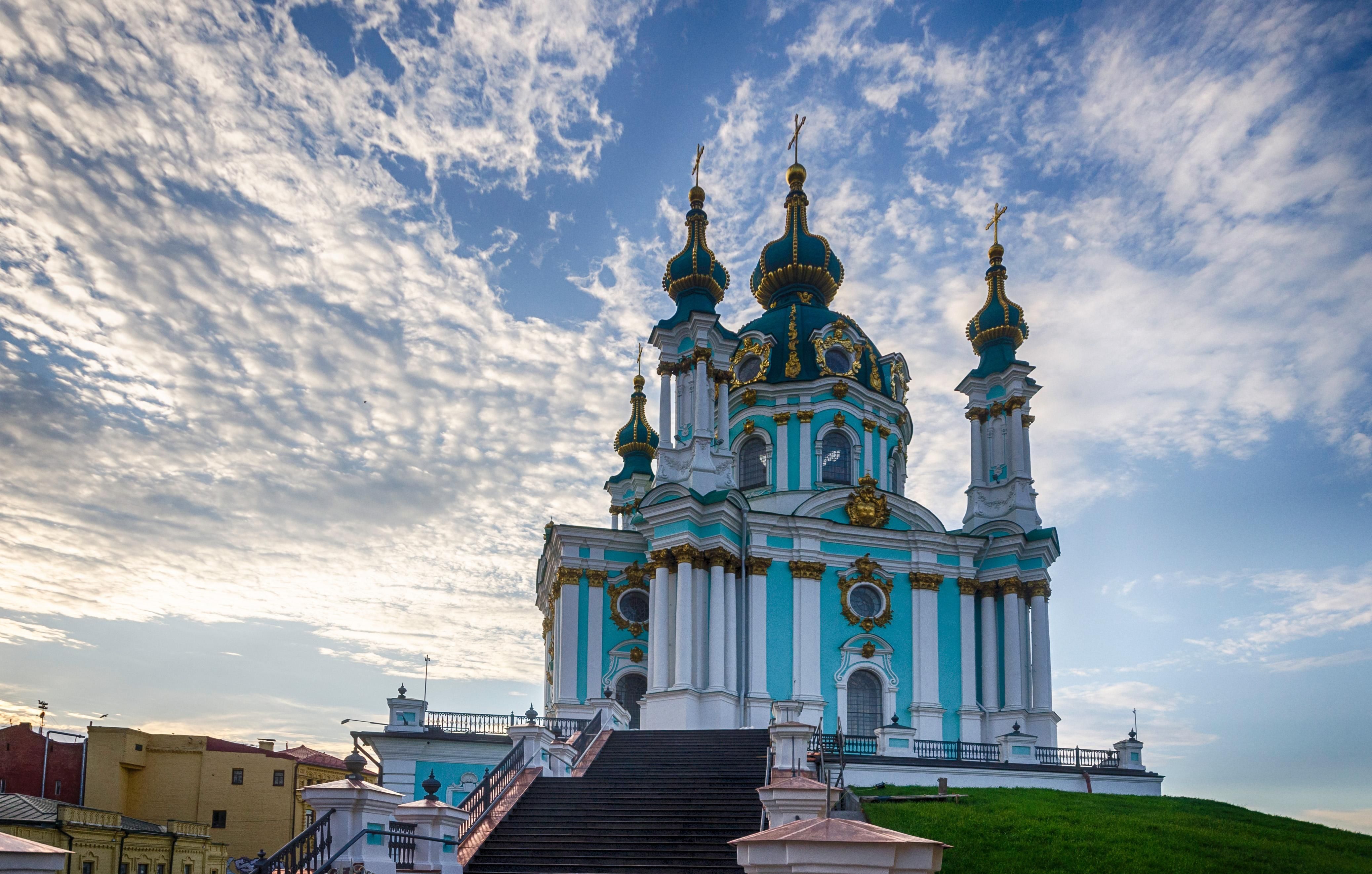 Невідомі намагались підпалити Андріївську церкву: відомі деталі Невідомі намагались підпалити Андріївську церкву: відомі деталі