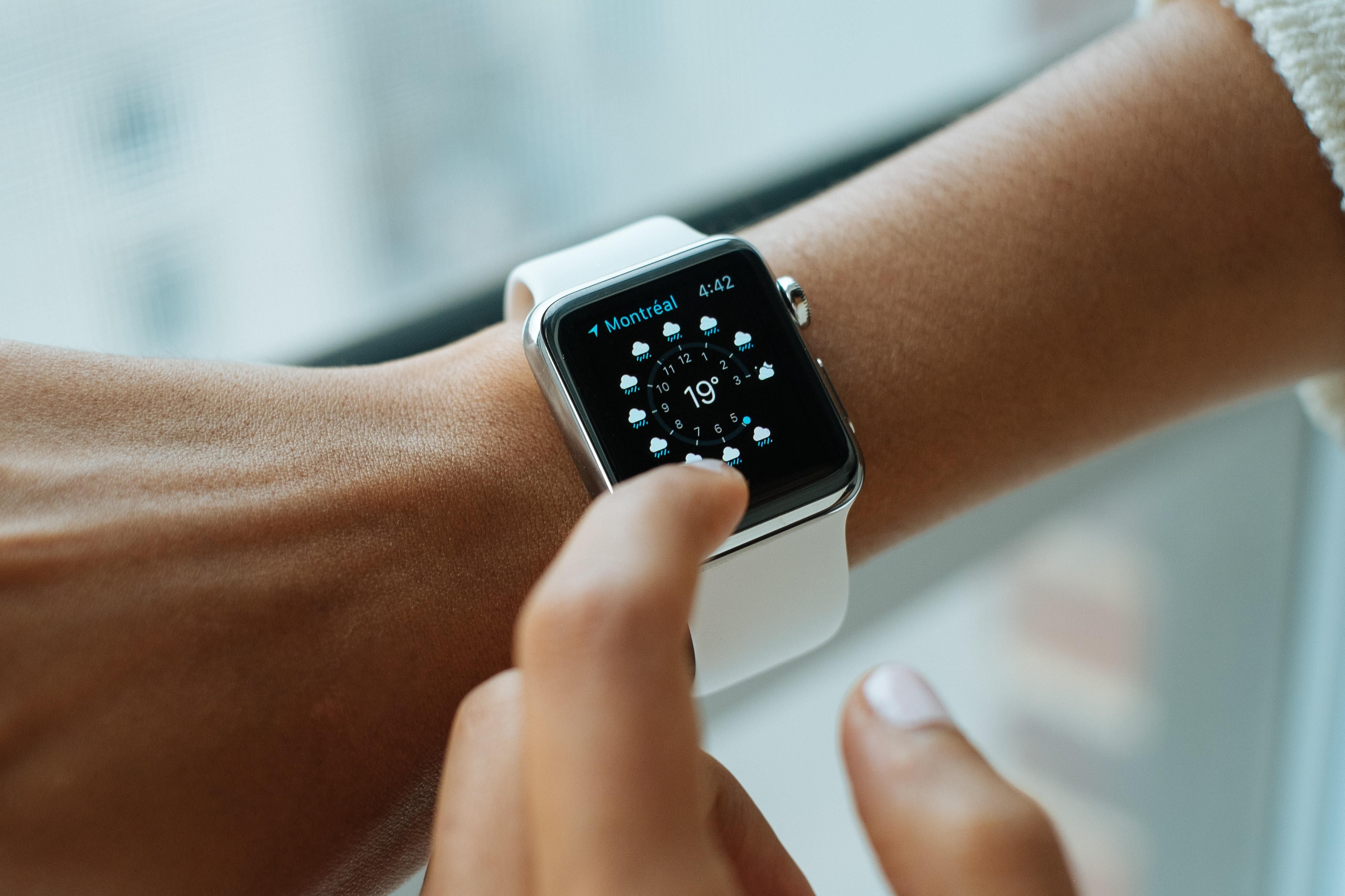 В мережі з'явилися цікаві деталі про нові смарт-годинники Apple Watch  