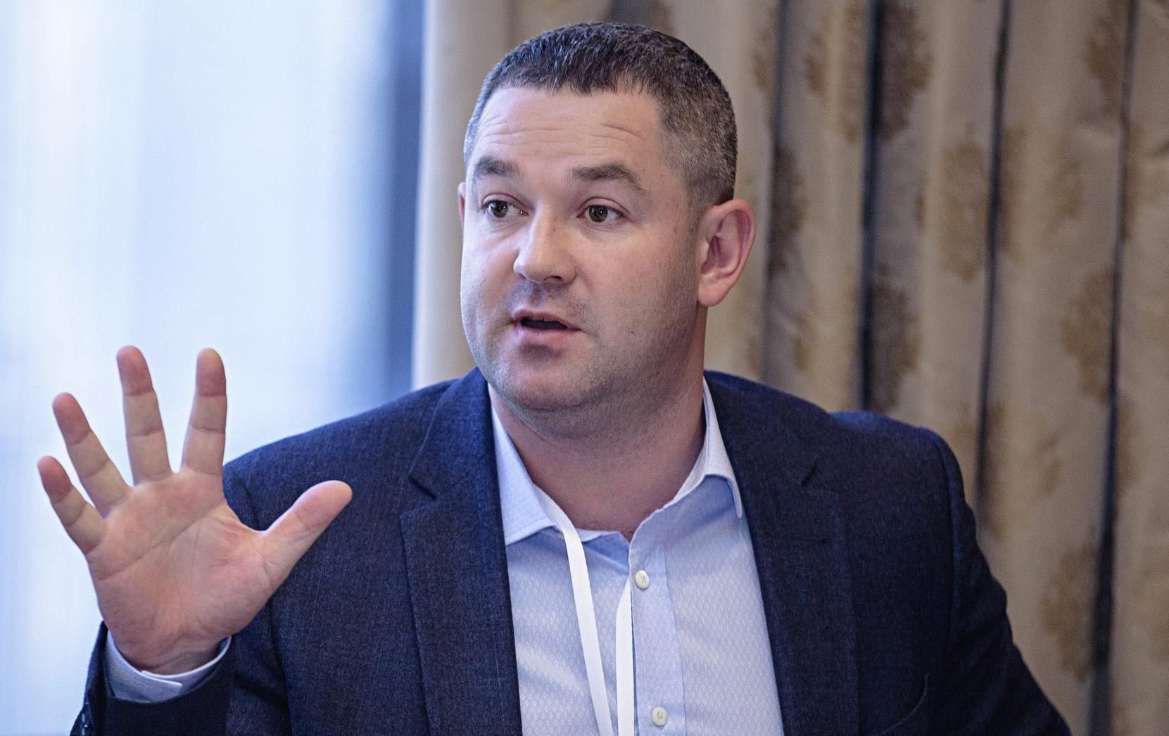 Стрімка кар'єра екс-керівника ДФС Мирослава Продана: від друга Гройсмана – до втечі за кордон Стрімка кар'єра екс-керівника ДФС Мирослава Продана: від друга Гройсмана – до втечі за кордон