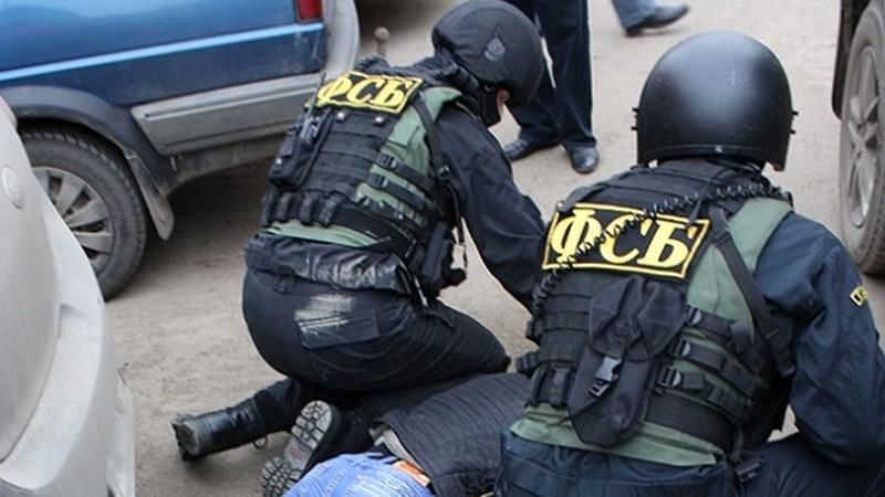 "Возможно, связаны с украинскими спецслужбами": в Крыму ФСБ арестовывает свидетелей Иеговы