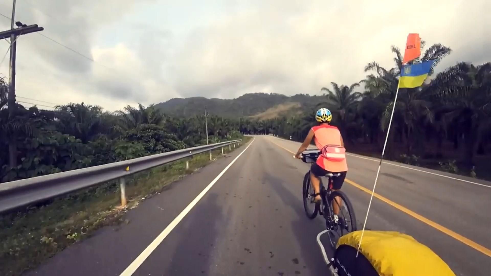 "Побачити світ і познайомити його з Україною": українська родина об'їхала півсвіту на велосипеді "Побачити світ і познайомити його з Україною": українська родина об'їхала півсвіту на велосипеді