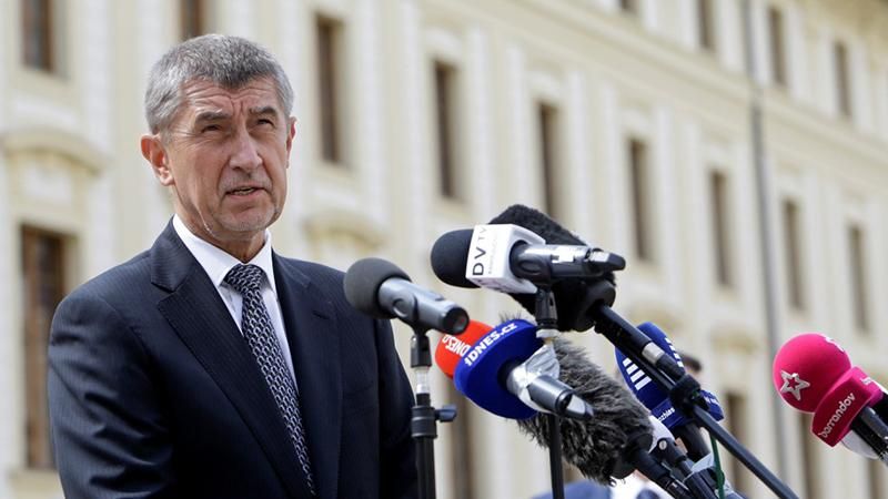 Прем’єр Чехії після гучного скандалу не збирається йти у відставку Прем’єр Чехії після гучного скандалу не збирається йти у відставку