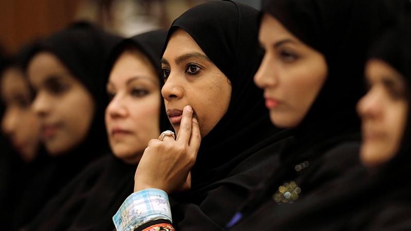 "Абайя навыворот": в Саудовской Аравии женщины протестуют против ограничений в выборе одежды