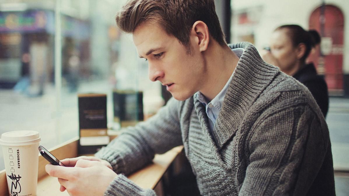 Які смартфони обирають "холостяки" Які смартфони обирають "холостяки"