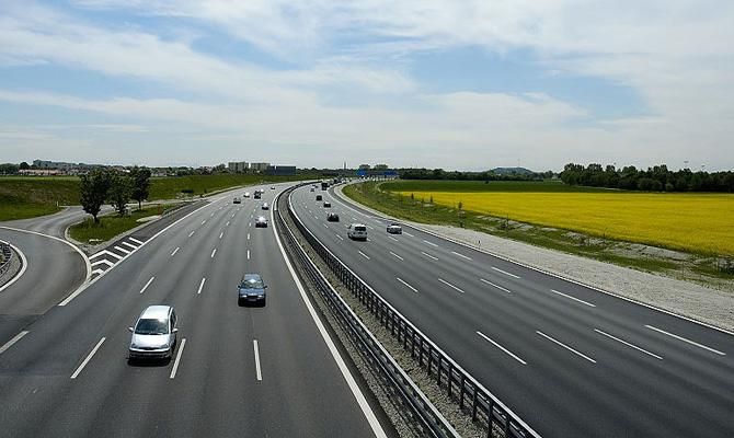 Як в уряді планують підвищити безпеку руху на українських дорогах