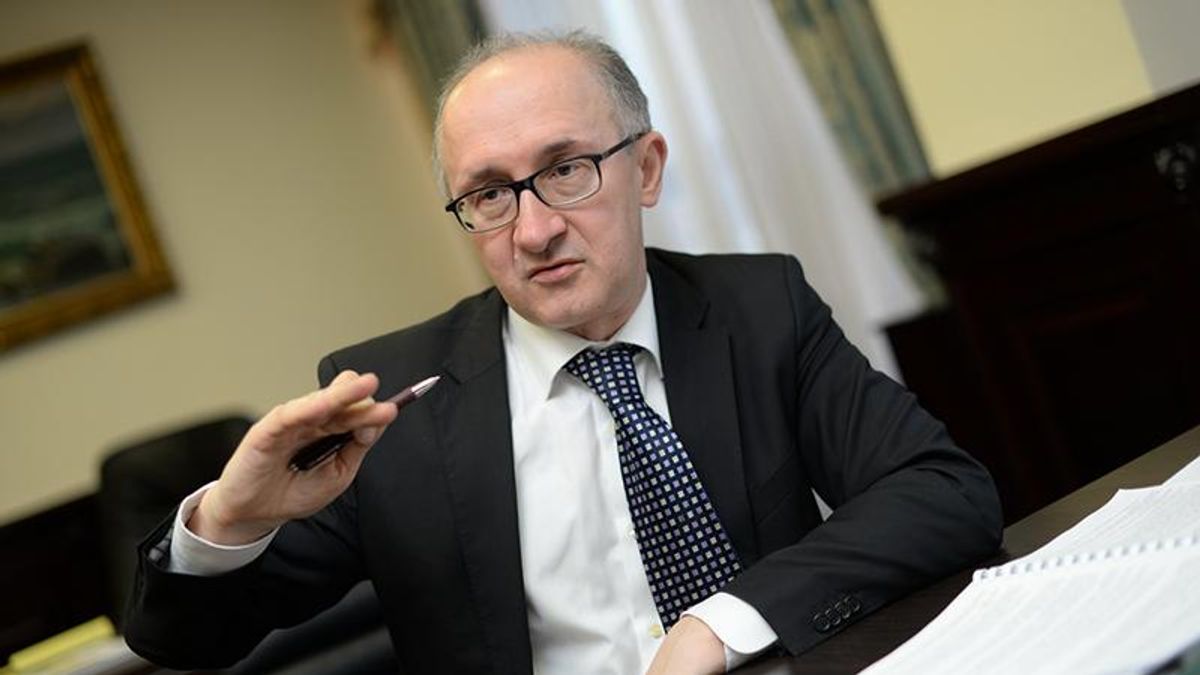 Председателя Высшей квалификационной комиссии судей облили зеленкой