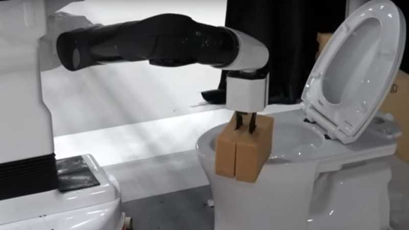 Робота навчили мити туалет Робота навчили мити туалет