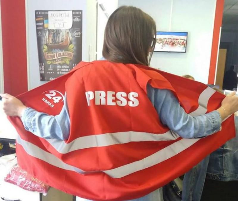 Журналисты 24 канала показали рабочие моменты за кадром: смешное видео Журналисты 24 канала показали рабочие моменты за кадром: смешное видео