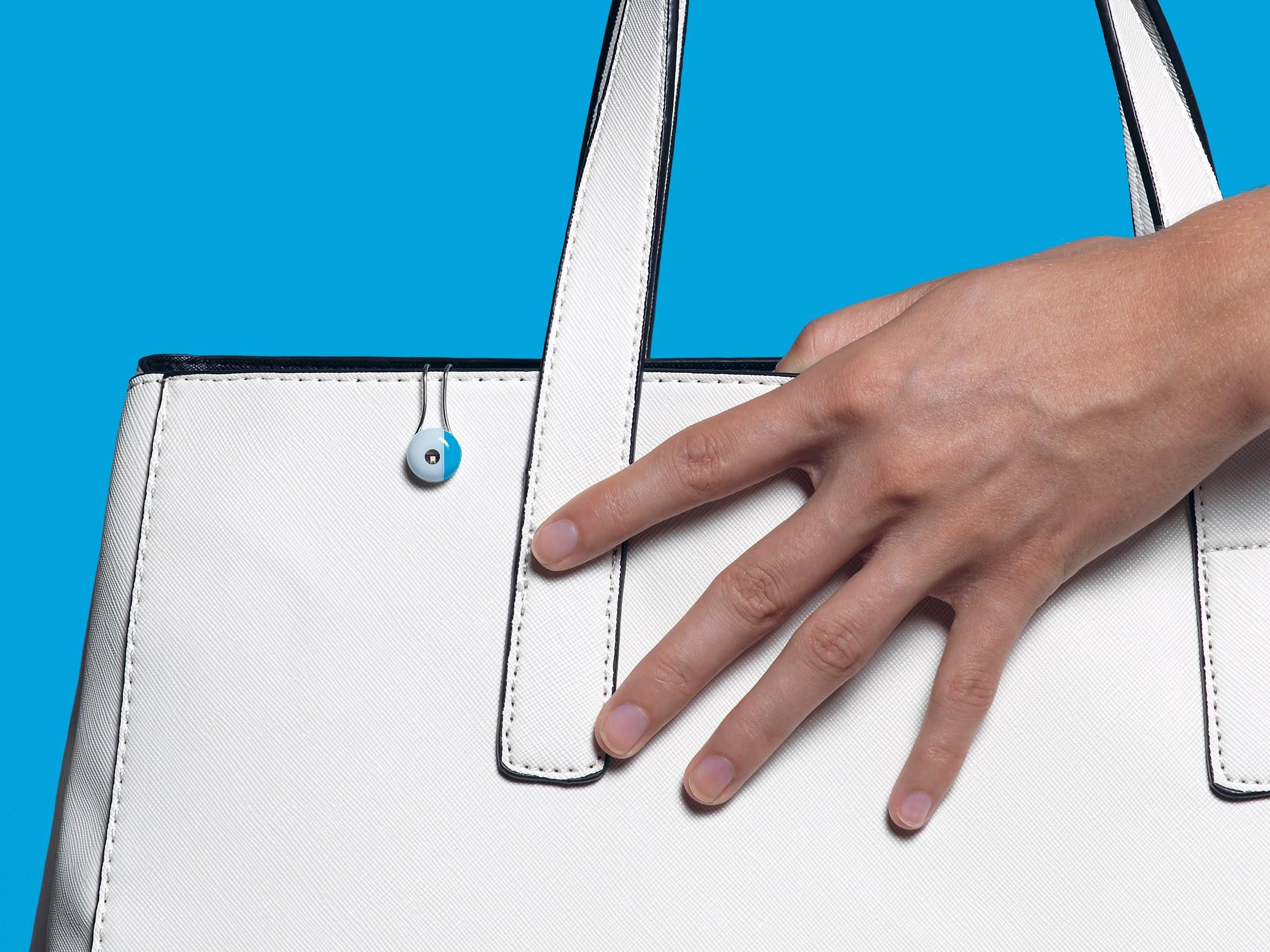 L’Oreal представила девайс, що допоможе відслідкувати вплив ультрафіолету L’Oreal представила девайс, що допоможе відслідкувати вплив ультрафіолету