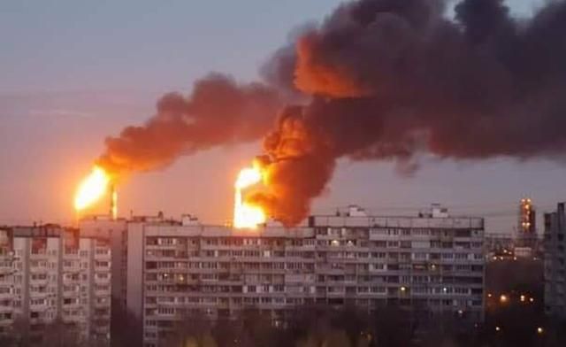У Москві горить величезний нафтопереробний завод: фото та відео