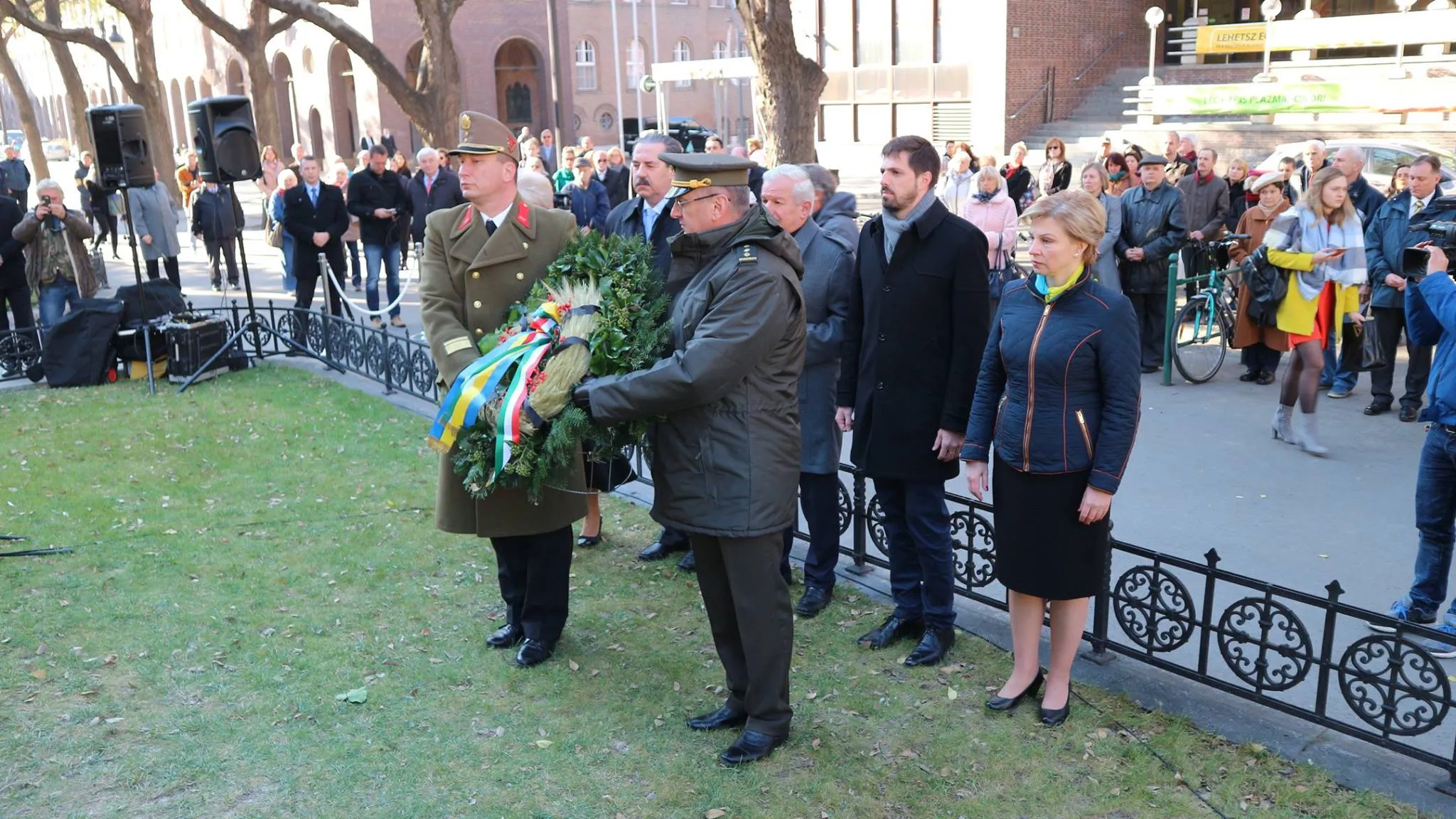 українські  угорські офіцери пам'ятник жертвам голодомору 