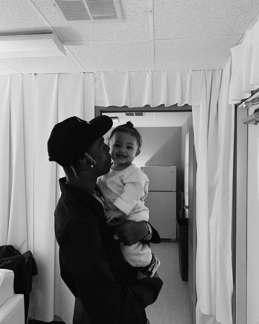 Тревіс Скотт зі Стормі / Instagram @kyliejenner Тревіс Скотт зі Стормі / Instagram @kyliejenner