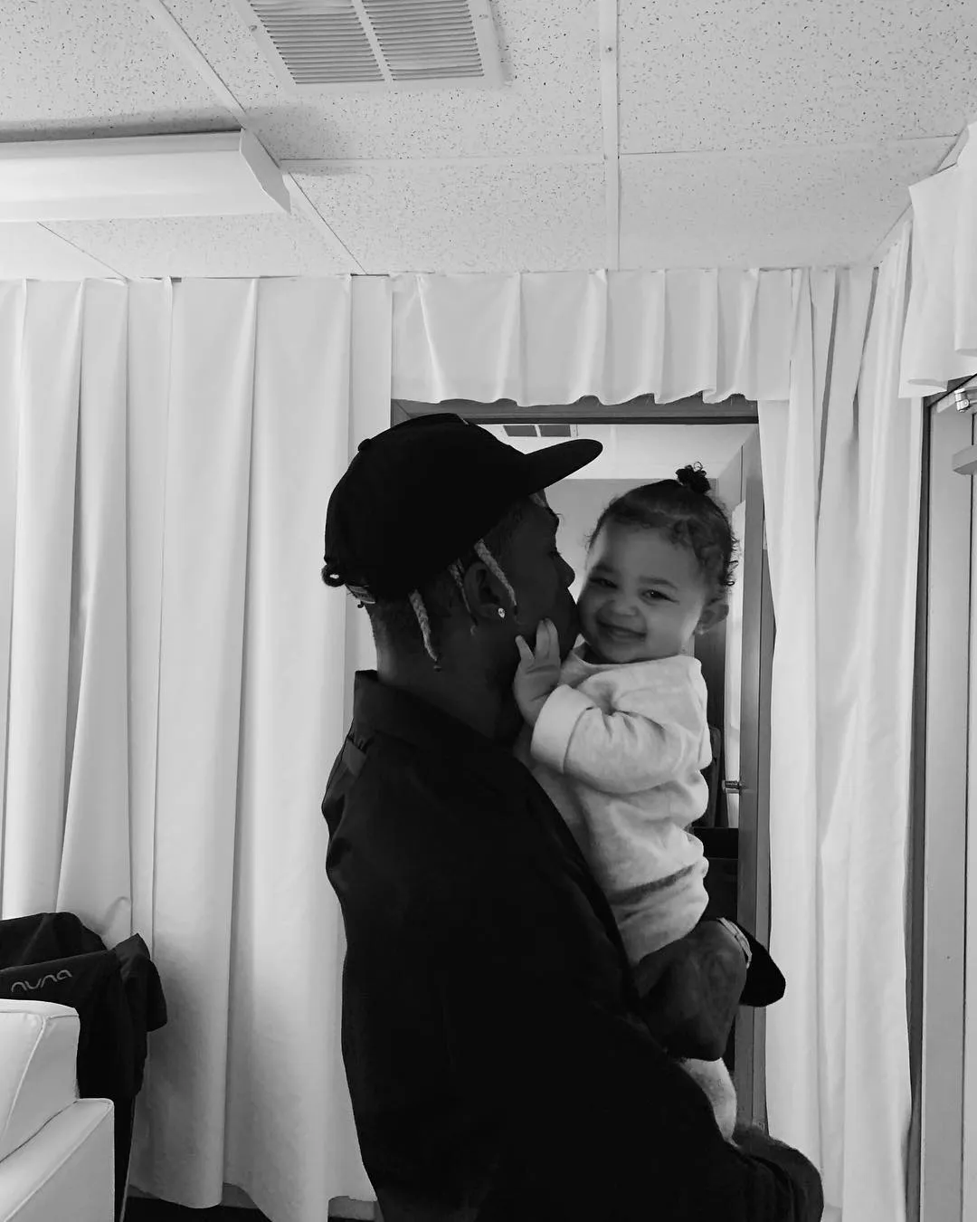 Тревіс Скотт зі Стормі / Instagram @kyliejenner Тревіс Скотт зі Стормі / Instagram @kyliejenner