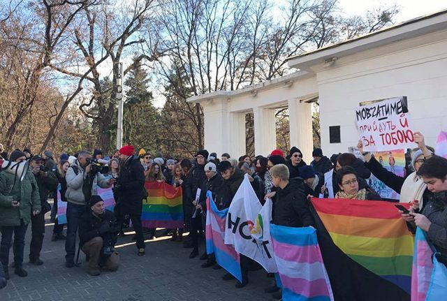 В Киеве сорвали марш в поддержку трансгендерных людей: есть пострадавшие В Киеве сорвали марш в поддержку трансгендерных людей: есть пострадавшие