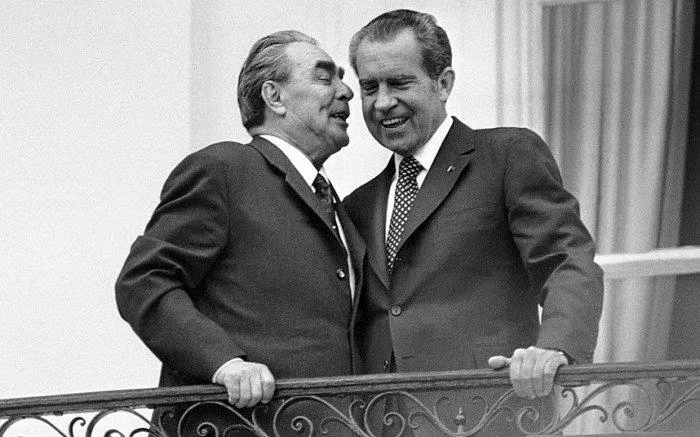 Брежнєв та Ніксон Брежнєв та Ніксон
