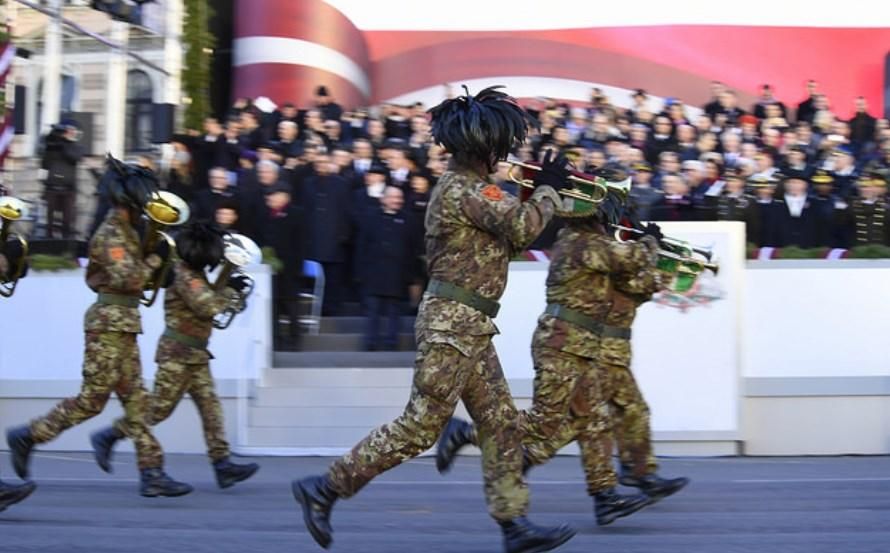 У Латвії пройшов урочистий військовий парад: яскраві фото