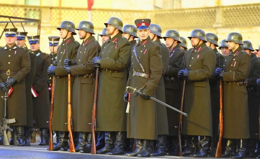 Військовий парад у Латвії Військовий парад у Латвії