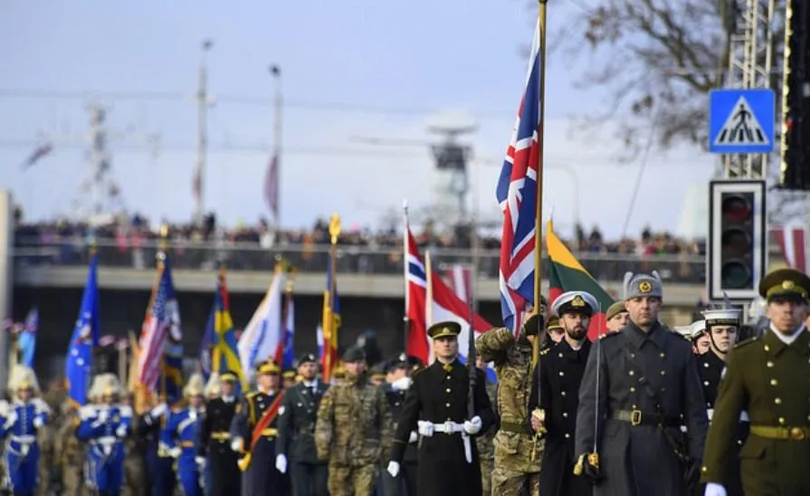 Вперше на військовий парад приїхала і армія США