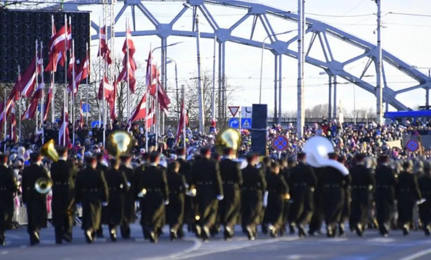 Військовий парад пройшов у Ризі Військовий парад пройшов у Ризі