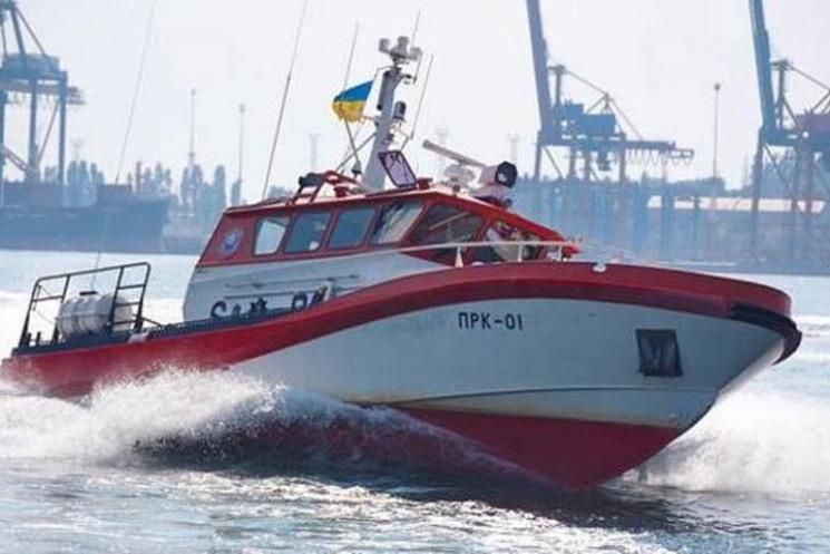 Біля берегів Одеси зазнав лиха буксир: на судно надходить вода
