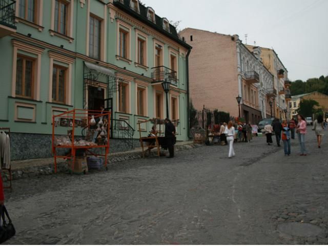 На Андреевском спуске снова начали продавать землю На Андреевском спуске снова начали продавать землю