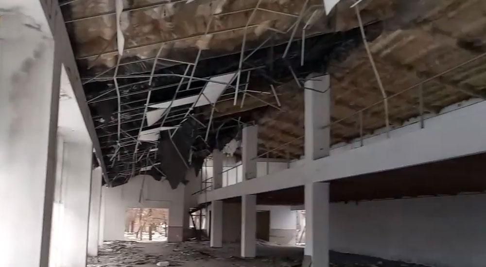 Вибиті вікна та порожні приміщення: житель Горлівки показав фото зруйнованих автосалонів Вибиті вікна та порожні приміщення: житель Горлівки показав фото зруйнованих автосалонів