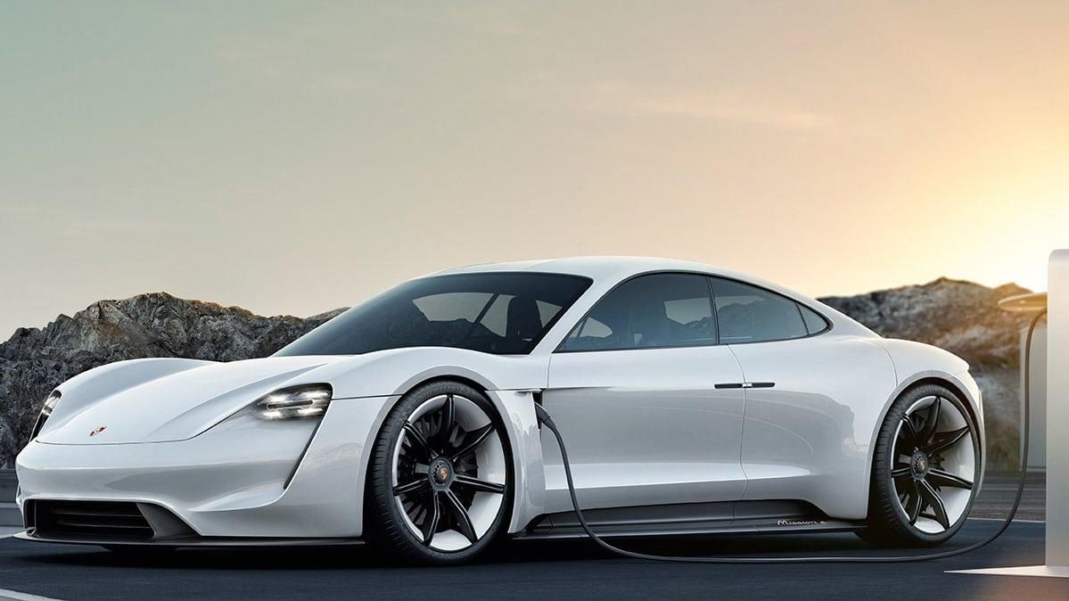 Porsche запускает в серийное производство электрический универсал